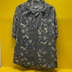 Quicksilver edition men’s large button down short sleeve shirt black w/ pattern